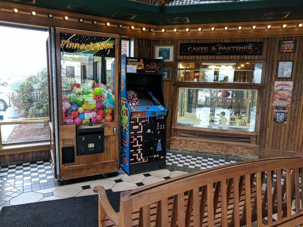 Chelos Hometown Bar & Grille | restaurant | 2225 Post Rd, Warwick, RI 02886, USA | 4017377299 OR +1 401-737-7299