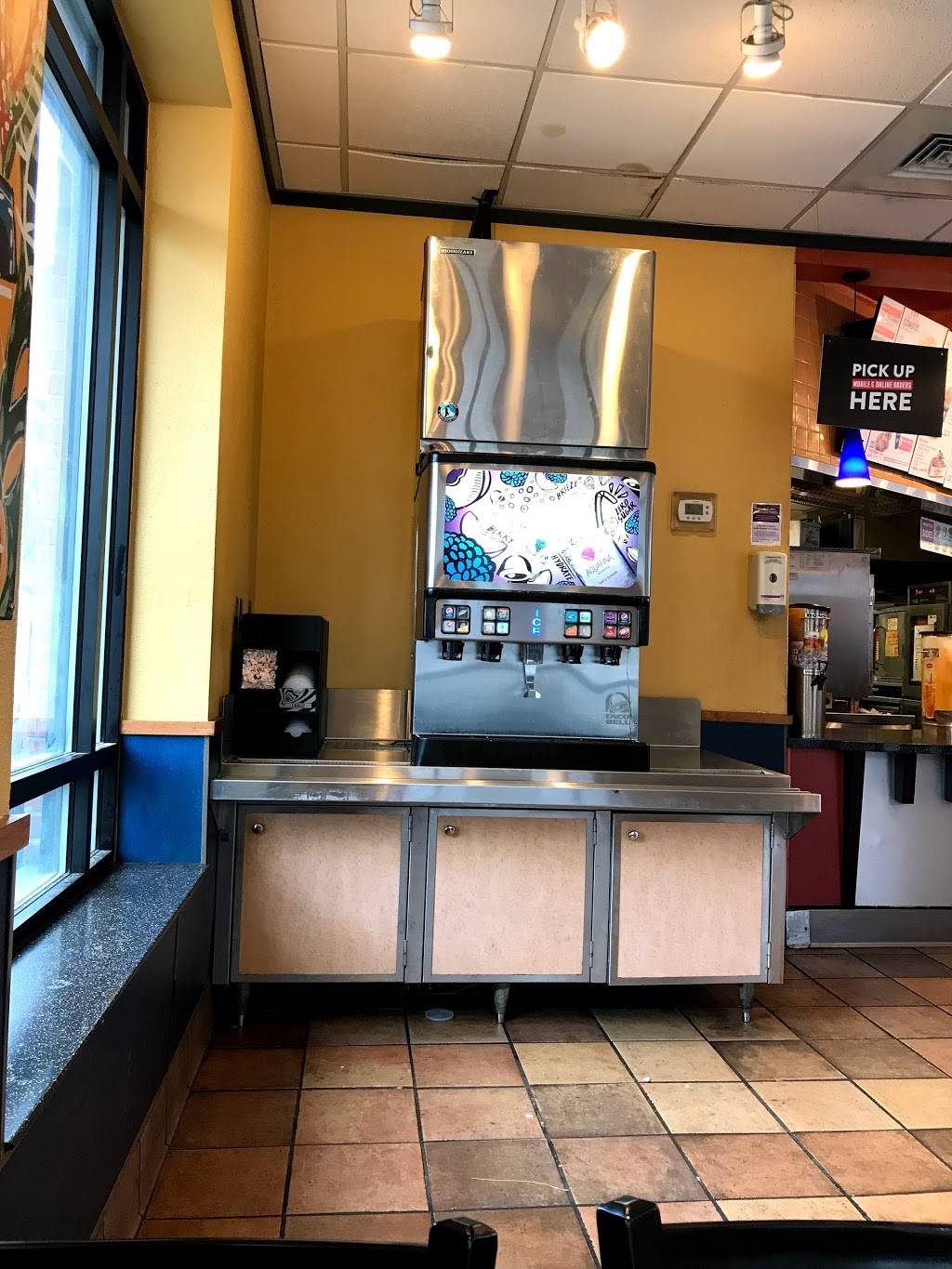 KFC | restaurant | 220 Spring St, Charleston, SC 29403, USA | 8437220659 OR +1 843-722-0659