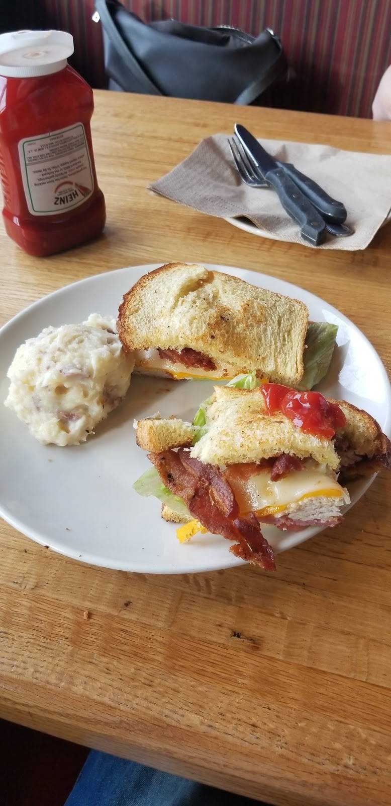 Applebees Grill + Bar | restaurant | 2201 Nostrand Ave, Brooklyn, NY 11210, USA | 3475053300 OR +1 347-505-3300