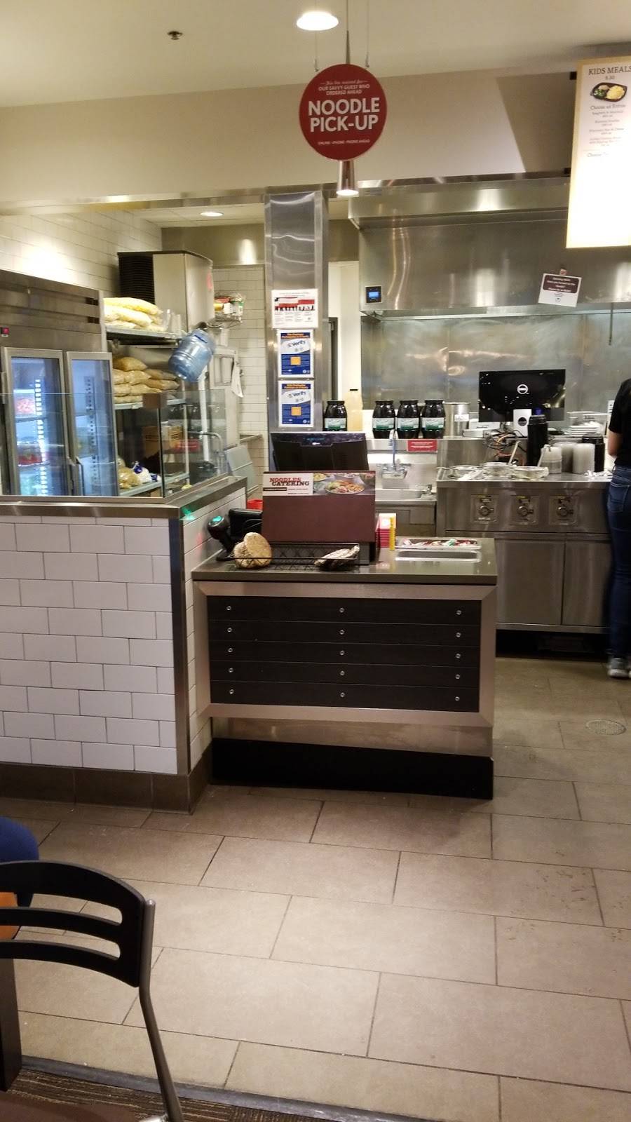 Noodles and Company | restaurant | 26425 Novi Rd, Novi, MI 48375, USA | 2485626221 OR +1 248-562-6221