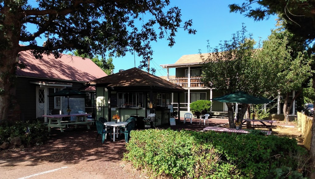 Italian Lady Of Pinetop Cannoli Shack & Kitchen | restaurant | 1641 W White Mountain Blvd, Lakeside, AZ 85929, USA | 9282151841 OR +1 928-215-1841