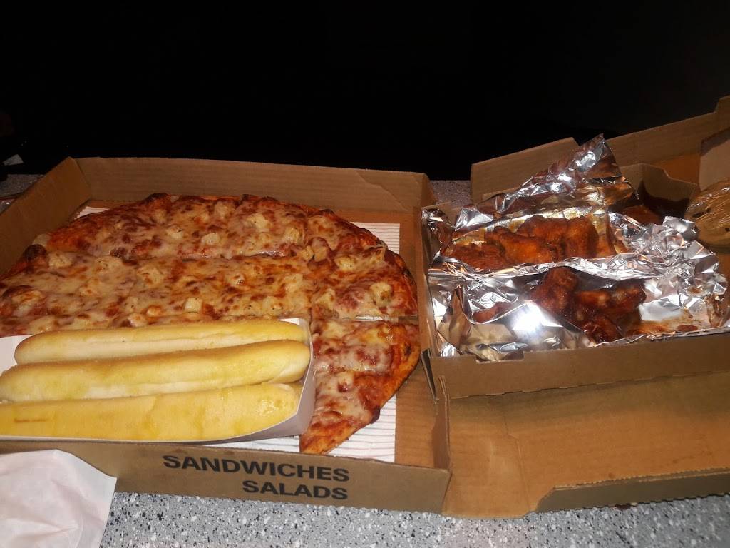 Pasquales Pizza & Pasta | restaurant | 7755 E Washington St, Indianapolis, IN 46219, USA | 3178990900 OR +1 317-899-0900