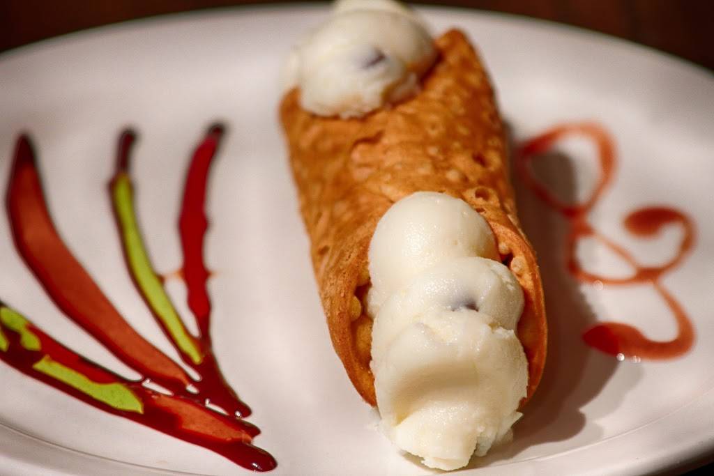 Cafe Gianni Giannis Italian | restaurant | 425 Alexander St, Mt Dora, FL 32757, USA | 3527353327 OR +1 352-735-3327