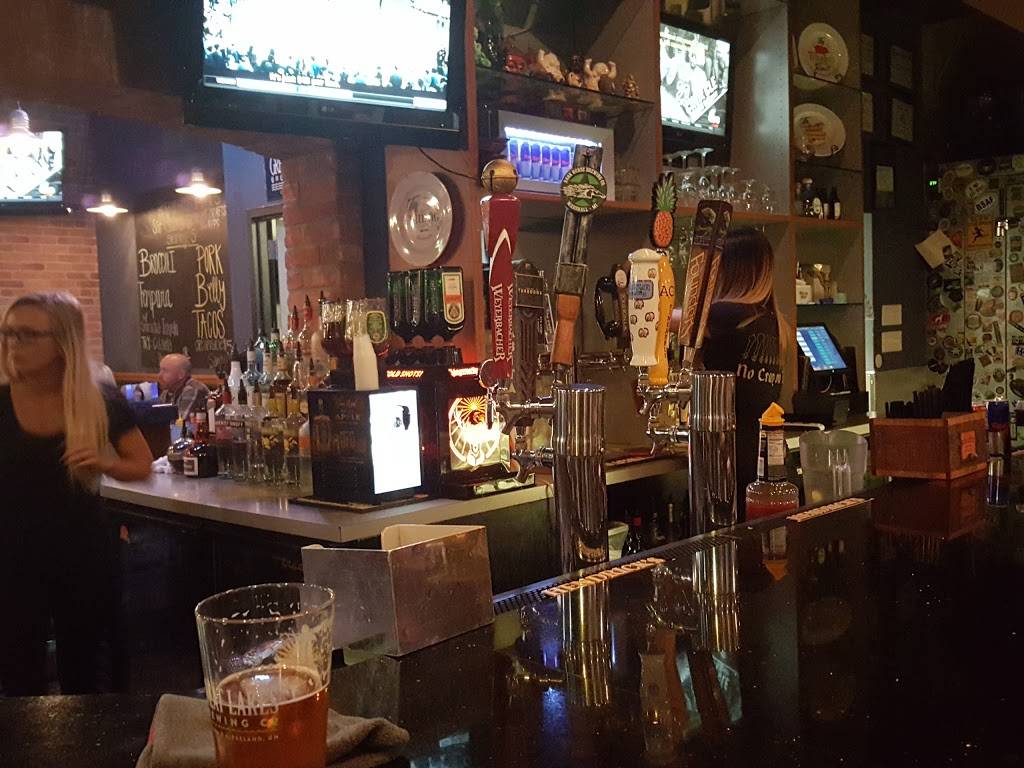 Reverends Bar & Grill | restaurant | 130 E Wooster St, Bowling Green, OH 43402, USA | 4193520400 OR +1 419-352-0400