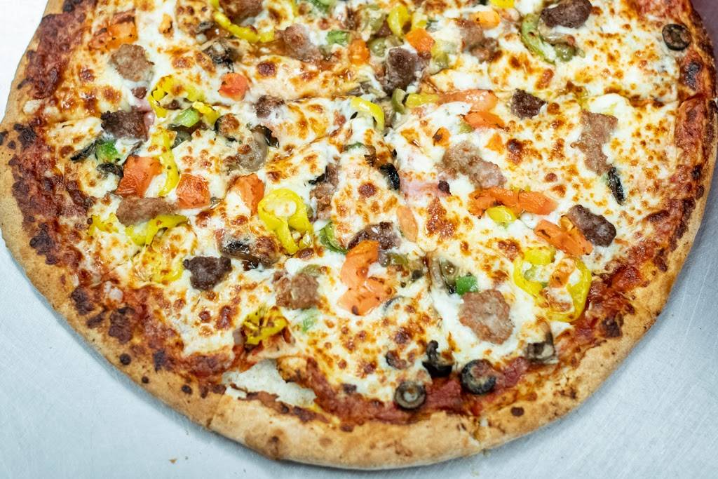 Chubbys Pizza | restaurant | 215 Lincoln Ave, Charleston, IL 61920, USA | 2173485454 OR +1 217-348-5454