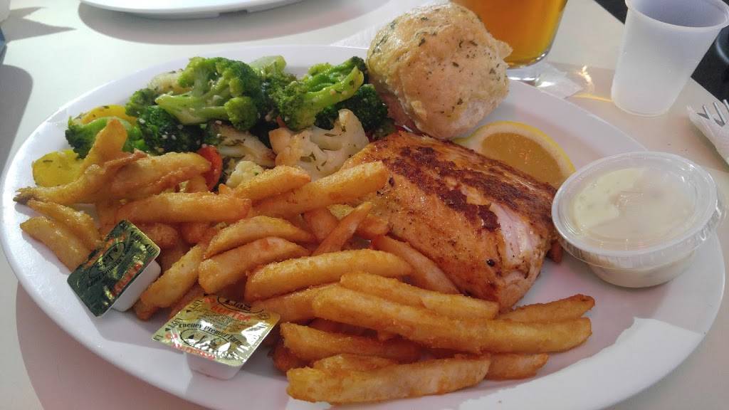 Friendly Tavern | restaurant | 18121 Gulf Blvd, Redington Shores, FL 33708, USA | 7273934470 OR +1 727-393-4470