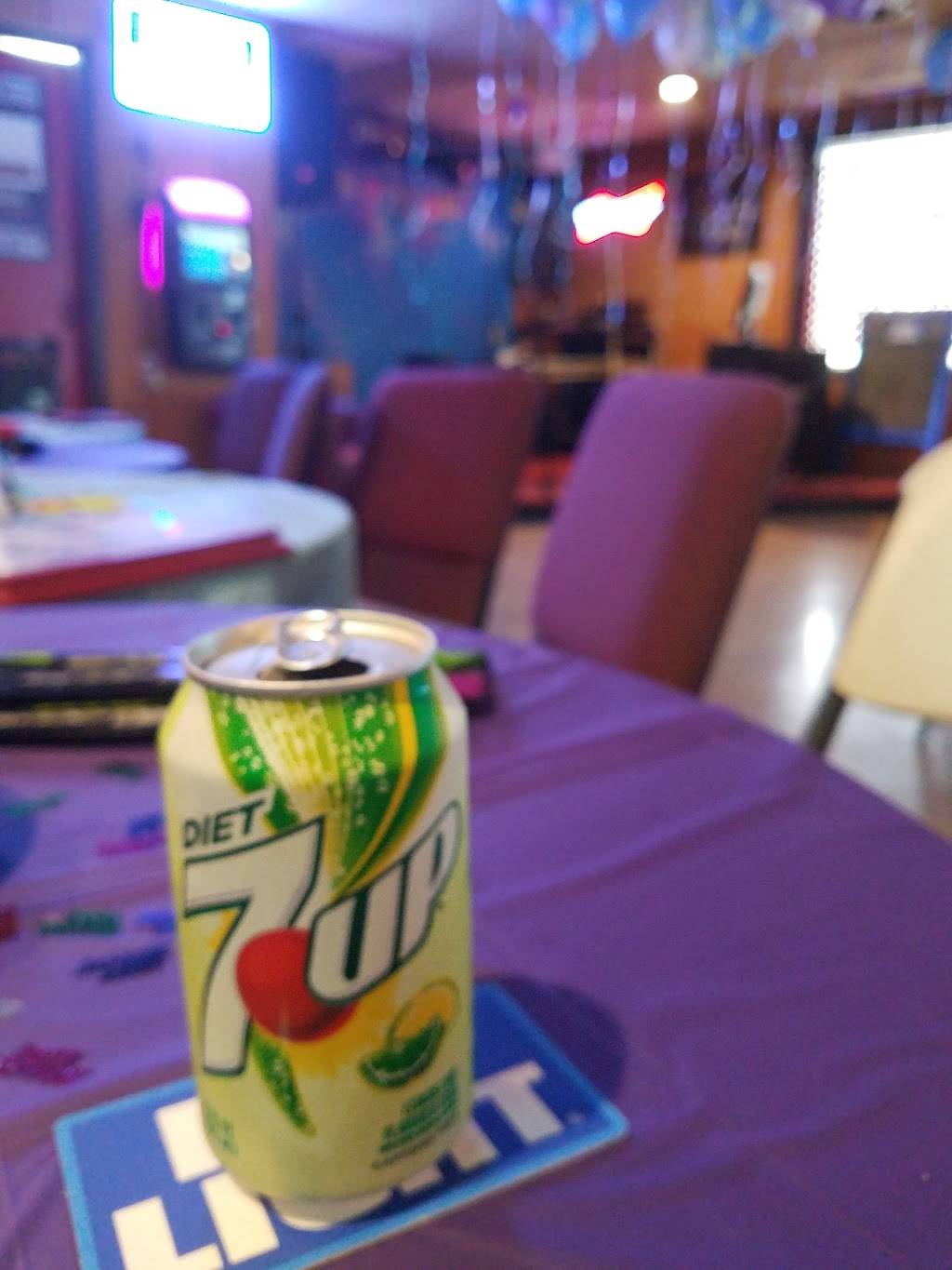 The Mic Stand Bar & Grill | restaurant | 21820 E Main St, Huntingdon, TN 38344, USA | 7315353663 OR +1 731-535-3663