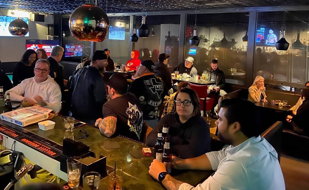 MD Tavern | restaurant | 5320 Maple Ave, Dallas, TX 75235, USA | 2146138384 OR +1 214-613-8384