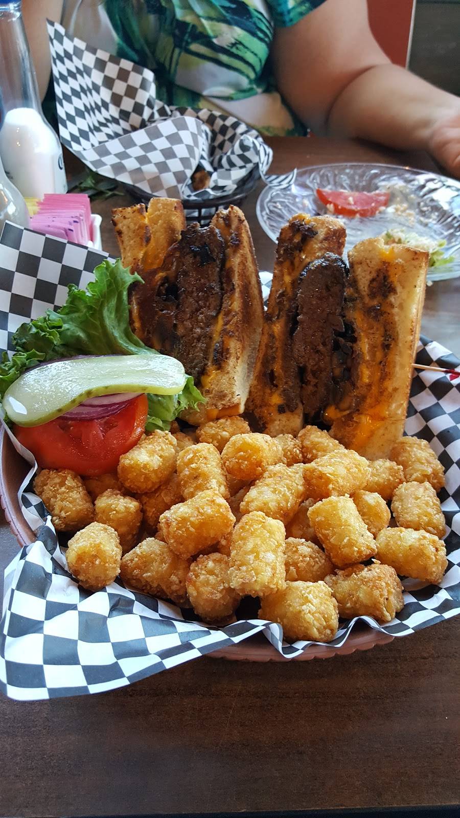 The Burg Diner | restaurant | 2950 49th St N, St. Petersburg, FL 33710, USA | 7273232874 OR +1 727-323-2874