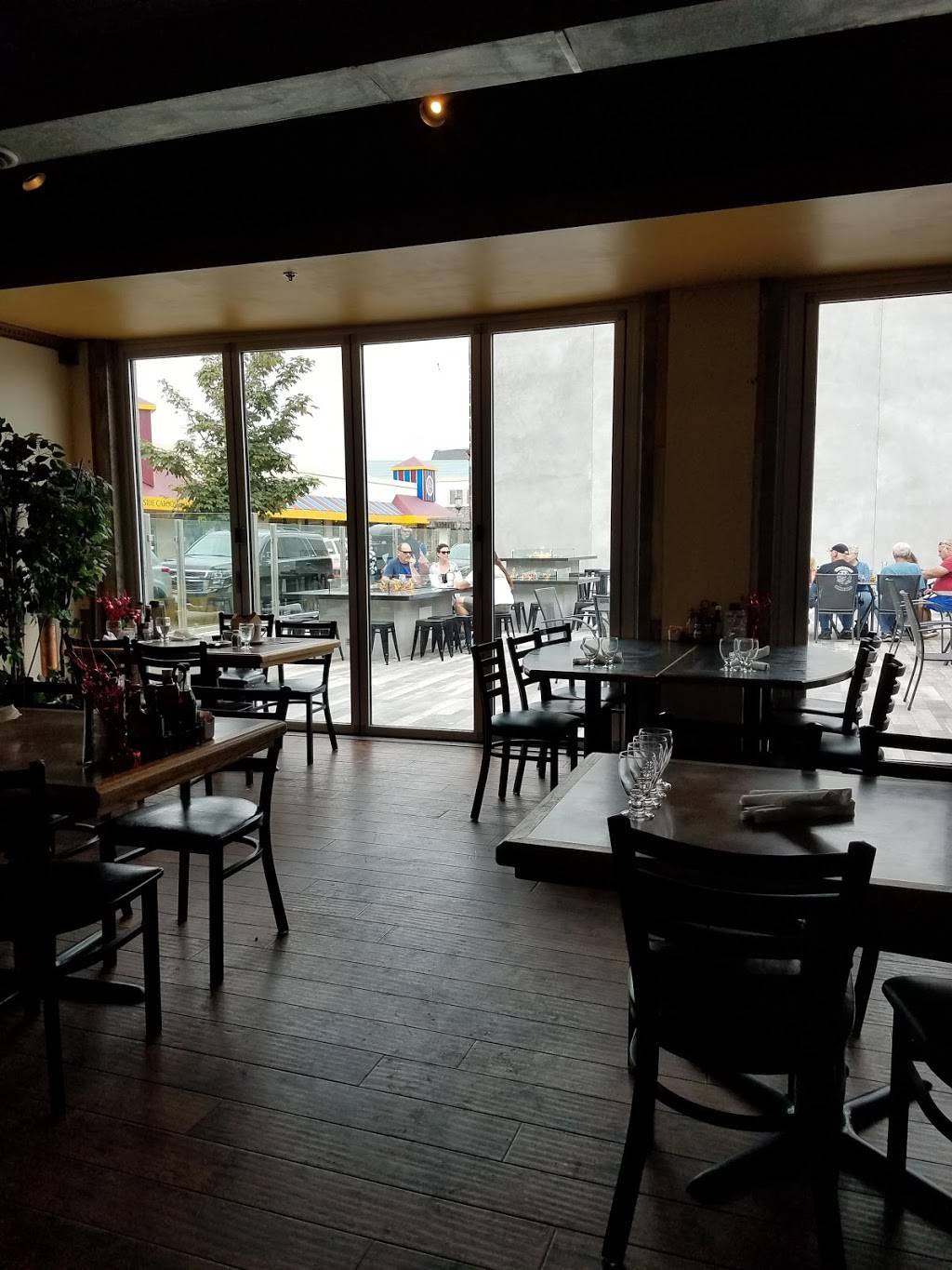 Finns Fish House | restaurant | 227 Broadway St, Seaside, OR 97138, USA | 5037388330 OR +1 503-738-8330