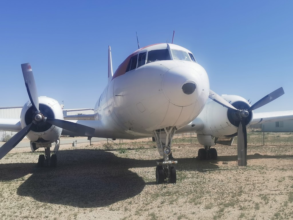 Foxys Landing & Restaurant | restaurant | 22636 Airport Way #10, California City, CA 93505, USA | 7603731555 OR +1 760-373-1555