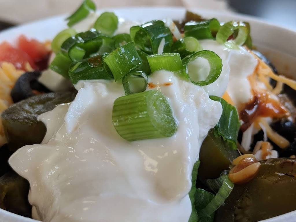 Petros Chili & Chips - West Hills | restaurant | 7005 Kingston Pike, Knoxville, TN 37919, USA | 8654505004 OR +1 865-450-5004