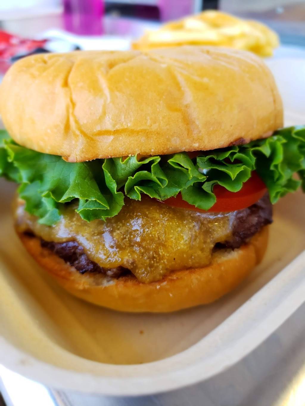 Beeps Burgers | restaurant | 1051 Ocean Ave, San Francisco, CA 94112, USA | 4155842650 OR +1 415-584-2650