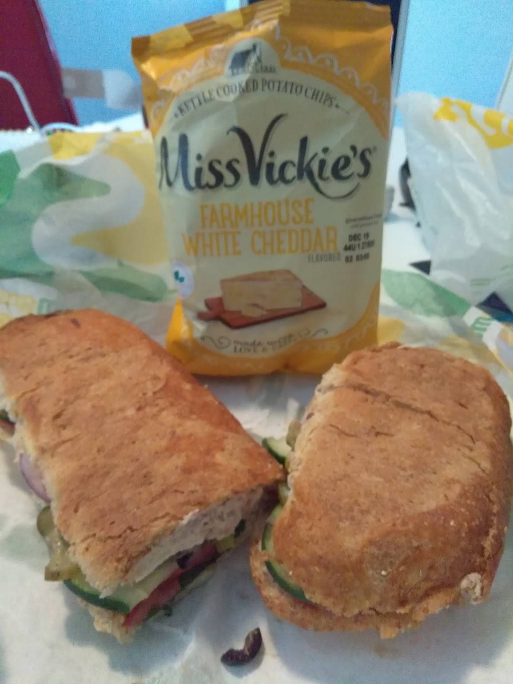 Subway Restaurants | restaurant | 1001 NE Green Oaks Blvd Suite 122, Arlington, TX 76006, USA | 8172751262 OR +1 817-275-1262