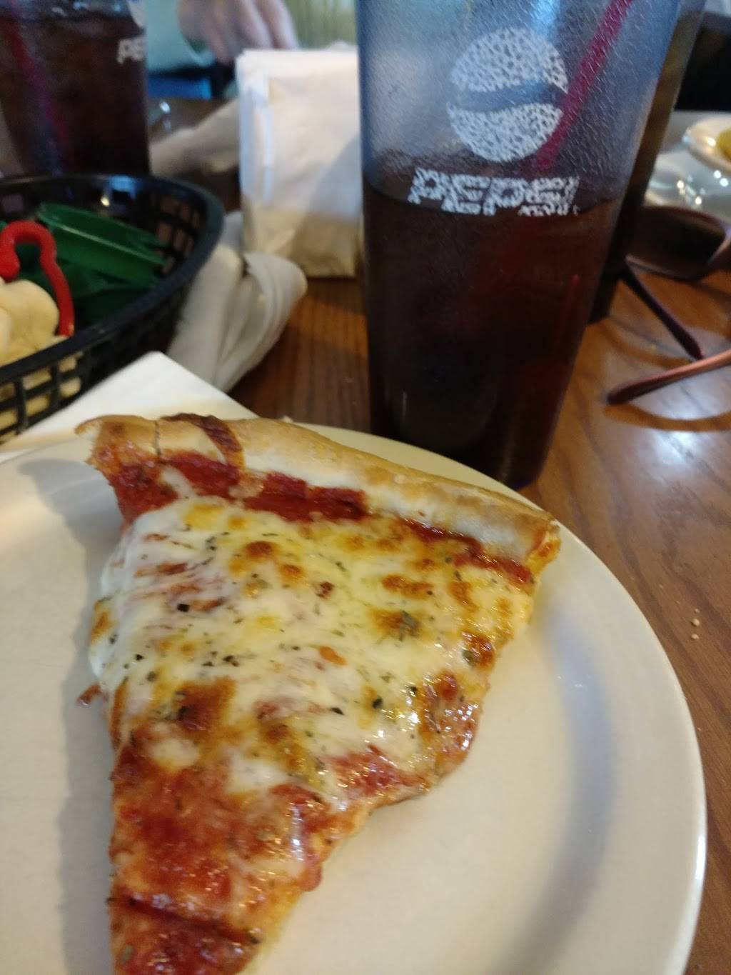 Dustys Pizza | restaurant | 7613 Howe Rd, Wonder Lake, IL 60097, USA | 8156532400 OR +1 815-653-2400