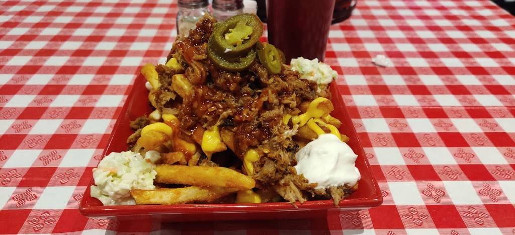 The Barnyard Smokehouse | restaurant | 5009 Pendergras Rd, Fulton, MO 65251, USA | 5735924886 OR +1 573-592-4886