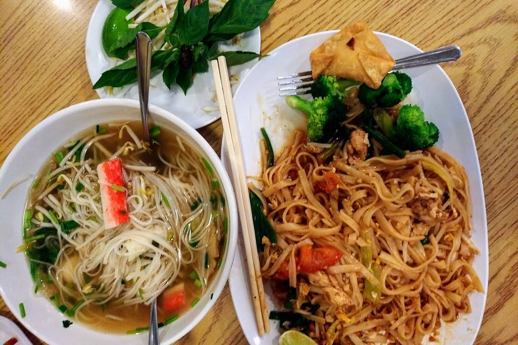 Pho Viet | restaurant | 5475 S 27th St, Milwaukee, WI 53221, USA | 4142828852 OR +1 414-282-8852