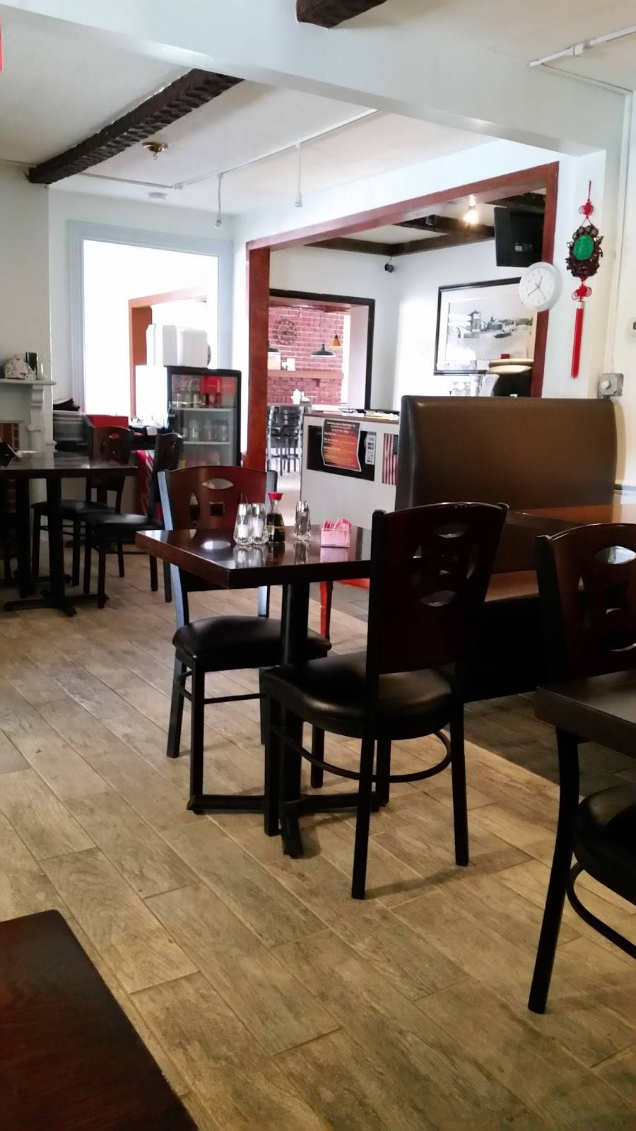 House of Poolesville | restaurant | 19611 Fisher Ave, Poolesville, MD 20837, USA | 3013492935 OR +1 301-349-2935