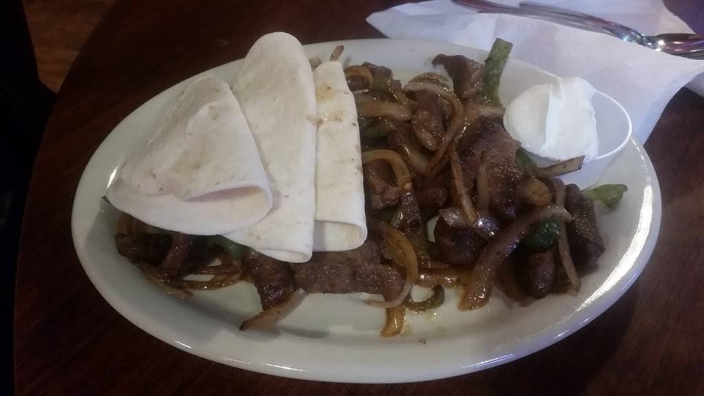 Bulldog Roadhouse | restaurant | 585 Lincoln St, Bradshaw, NE 68319, USA | 4027364465 OR +1 402-736-4465