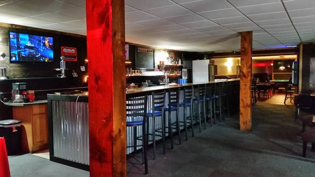 Fat Boys Saloon | restaurant | 108 Main St S, Hazleton, IA 50641, USA | 3196362909 OR +1 319-636-2909