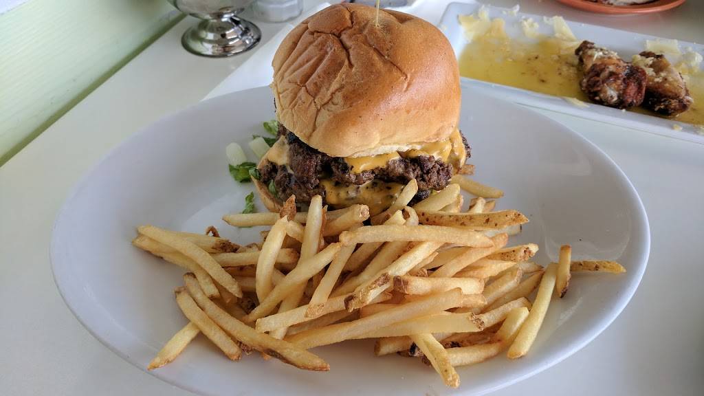 The Nauti Dawg Marina Cafe | cafe | 2841 Marina Cir, Lighthouse Point, FL 33064, USA | 9549410246 OR +1 954-941-0246