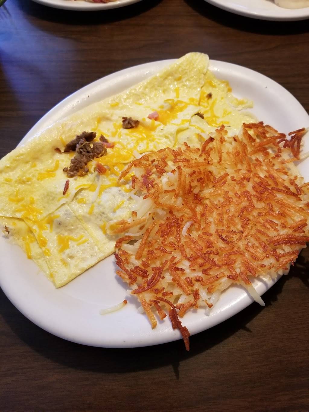 Hunters Restaurant | restaurant | 202 N Woodland Blvd, DeLand, FL 32720, USA | 3867367954 OR +1 386-736-7954