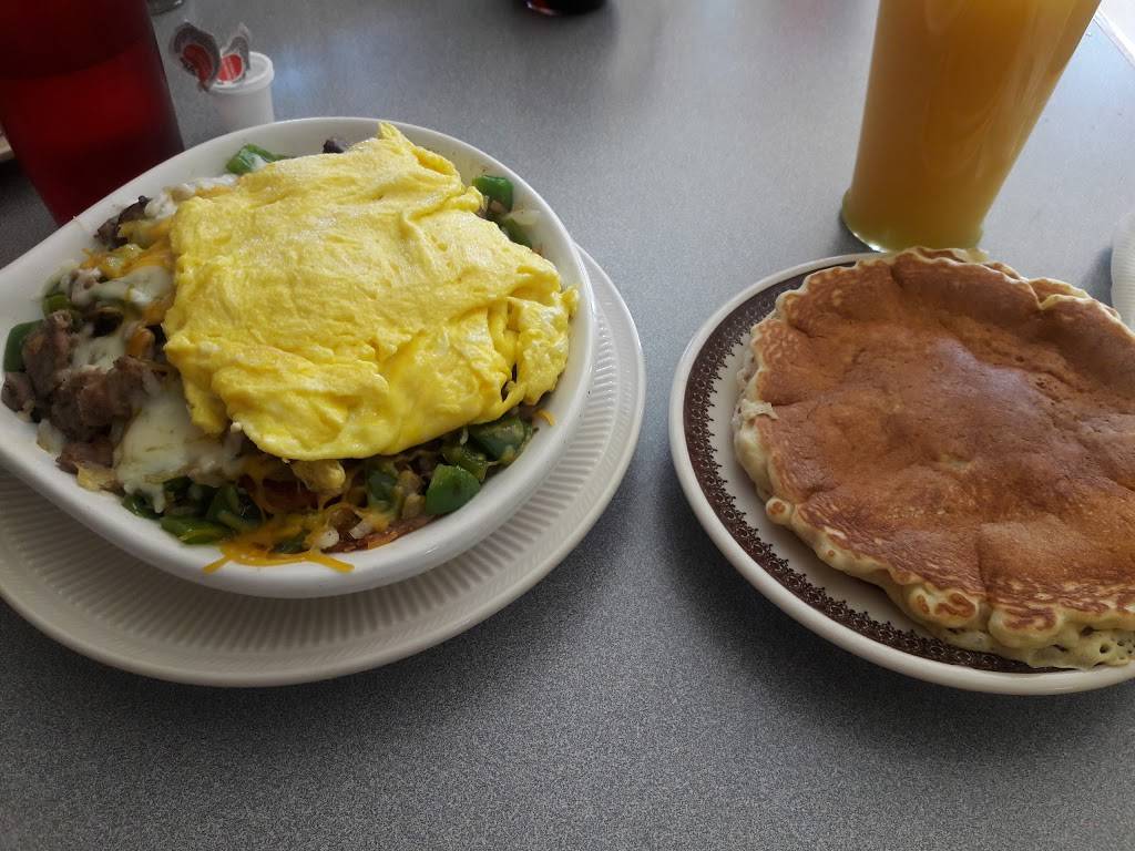 El Chile Restaurant and Pancake House | meal takeaway | 3040 W Montrose Ave, Chicago, IL 60618, USA | 7732937882 OR +1 773-293-7882