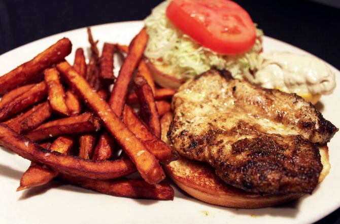 Sam Sneads Oak Grill and Tavern | restaurant | 1801 Maitland Blvd, Orlando, FL 32810, USA | 4076228800 OR +1 407-622-8800