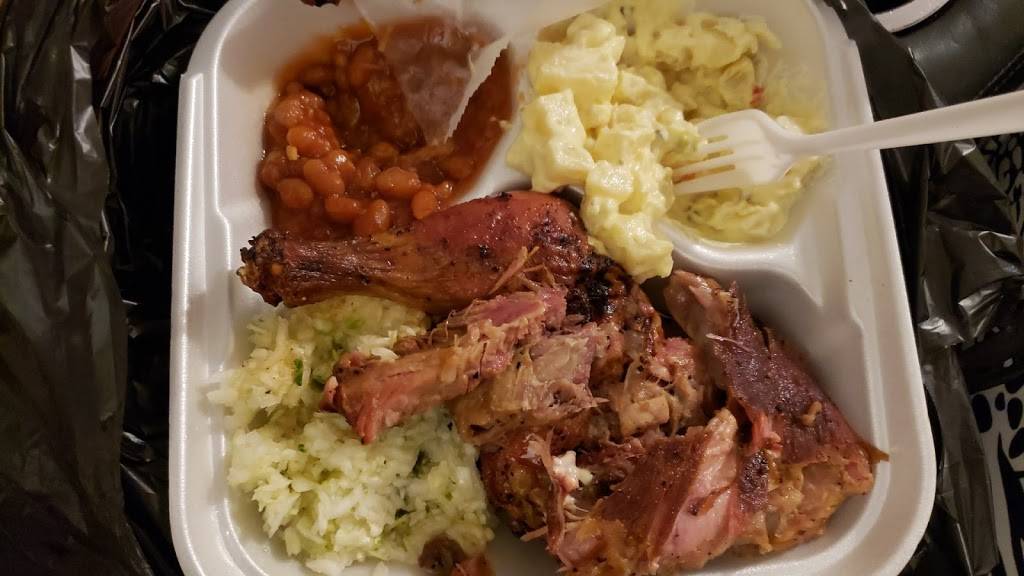 Pigskin All Sports BBQ | restaurant | 400 Nance Ford Rd SW, Hartselle, AL 35640, USA | 2567545055 OR +1 256-754-5055