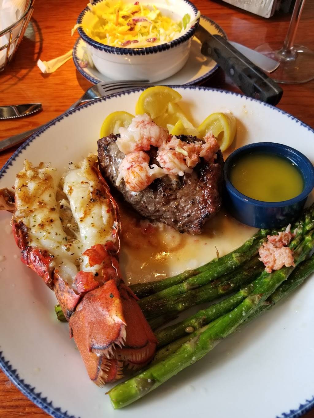 Red Lobster | restaurant | 13800 Hall Rd, Sterling Heights, MI 48313, USA | 5862476250 OR +1 586-247-6250