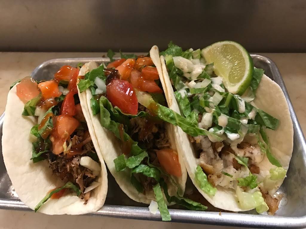 The Pipeline Smokehouse & Bar | restaurant | 9104 US-31, West Olive, MI 49460, USA | 6167380088 OR +1 616-738-0088