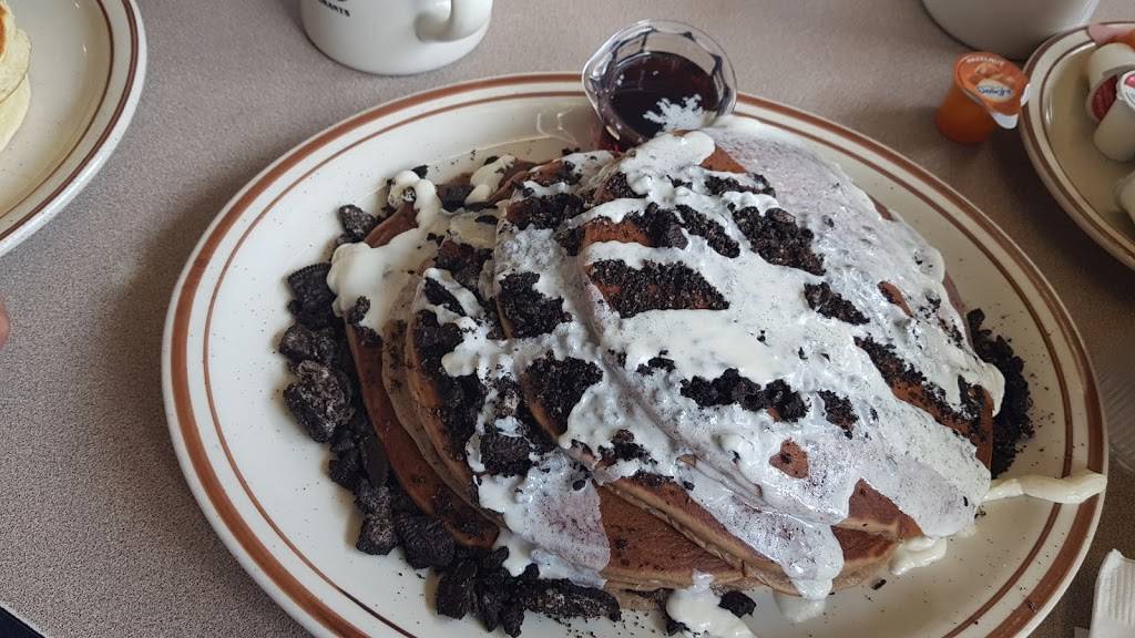 Golden Nugget Pancake House | bakery | 4229 W Irving Park Rd, Chicago, IL 60641, USA | 7737777107 OR +1 773-777-7107