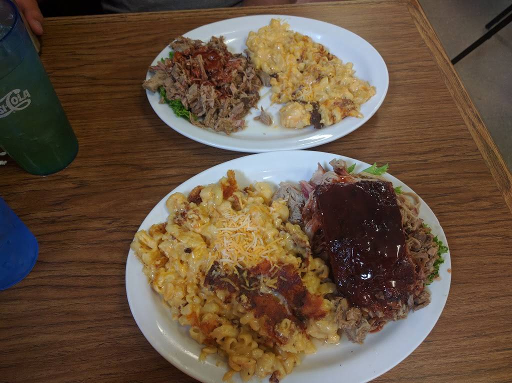 Fostoria Dells | restaurant | 224 S Main St, Fostoria, OH 44830, USA | 4194359947 OR +1 419-435-9947