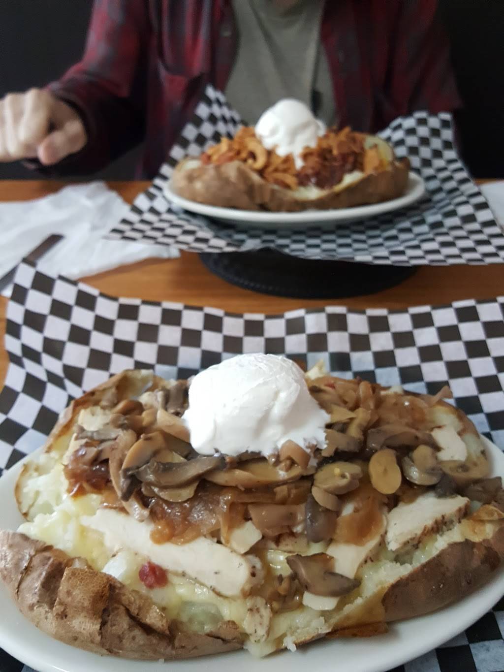 Praters Taters | restaurant | 20725 E Main St, Huntingdon, TN 38344, USA | 7315353501 OR +1 731-535-3501