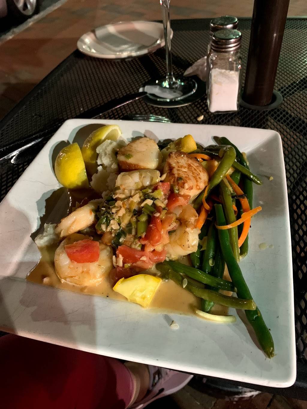 Shillings On The Square | restaurant | 19 N Park Square, Marietta, GA 30060, USA | 7704289520 OR +1 770-428-9520