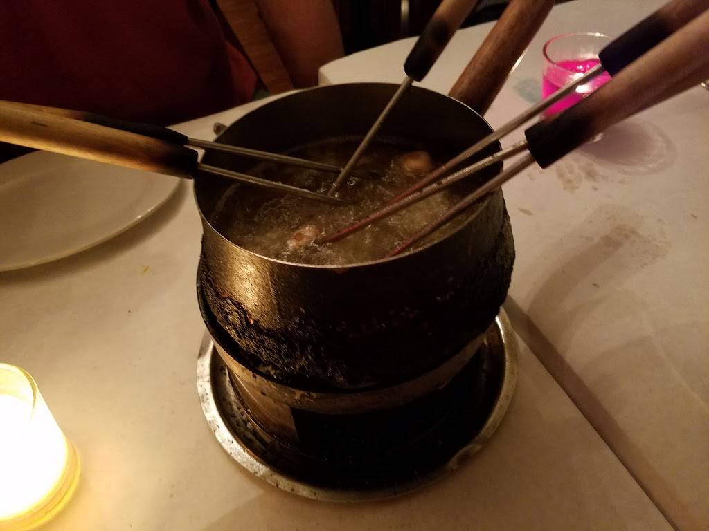 Lucernes Fondue & Spirits | restaurant | 845 N Church St, Rockford, IL 61103, USA | 8159682665 OR +1 815-968-2665