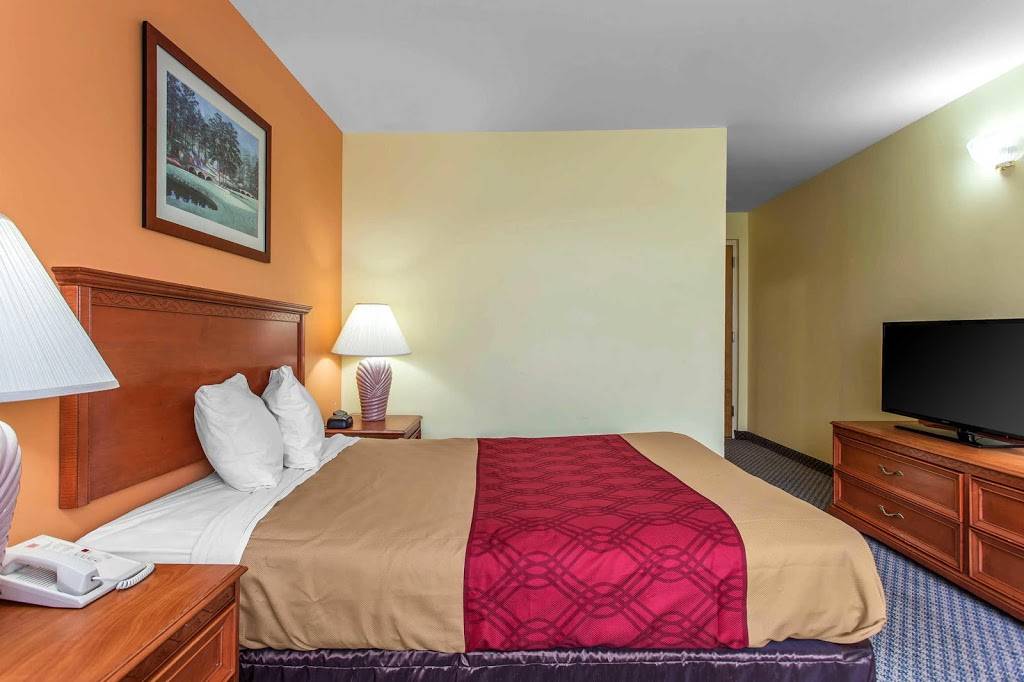 Econo Lodge & Suites | restaurant | 408 W Morganton Rd, Southern Pines, NC 28387, USA | 9106922063 OR +1 910-692-2063