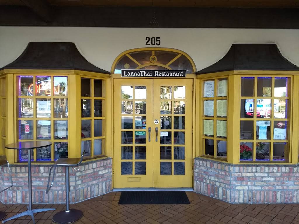 Bluffs Square Shoppes | shopping mall | 4050 US-1, Jupiter, FL 33477, USA | 5616302300 OR +1 561-630-2300