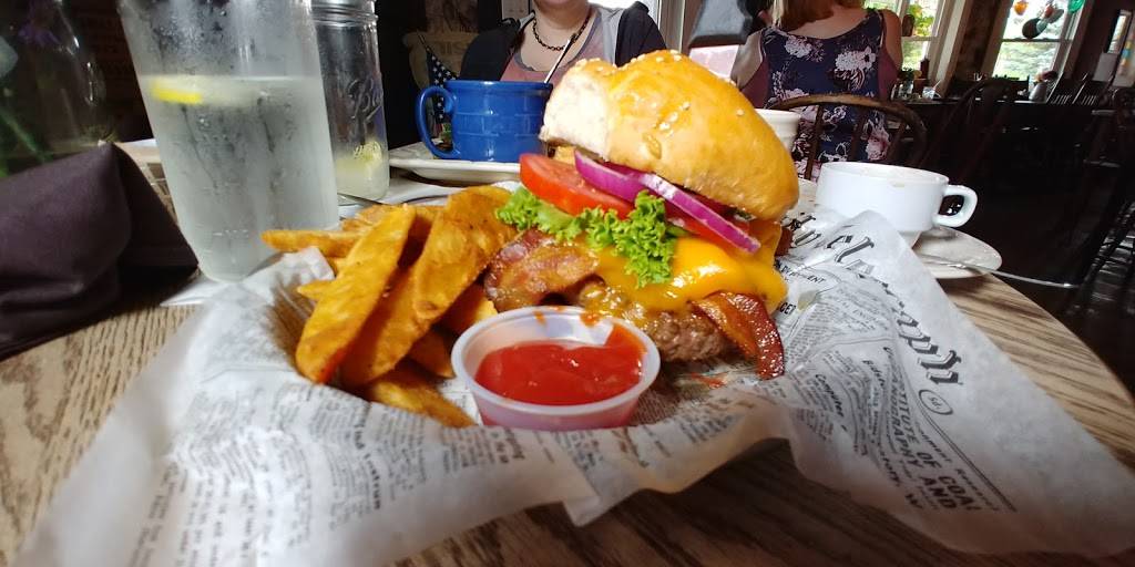 The Gingerbread House | bakery | S63W16147 College Ave, Muskego, WI 53150, USA | 4144229601 OR +1 414-422-9601