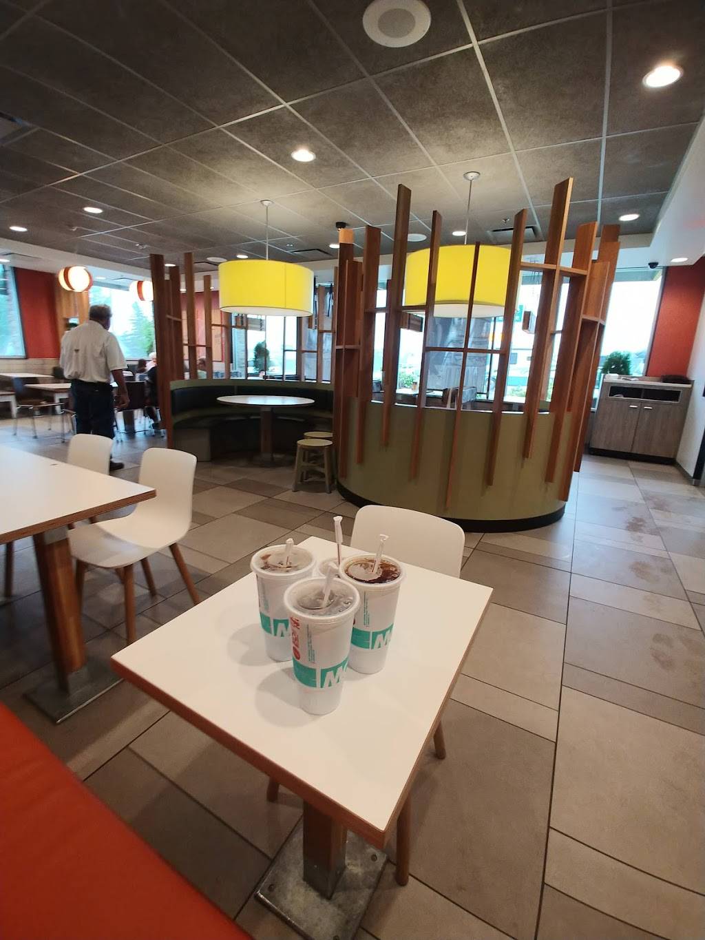 McDonalds | cafe | 1406 S Lincoln St, Knoxville, IA 50138, USA | 6418288444 OR +1 641-828-8444