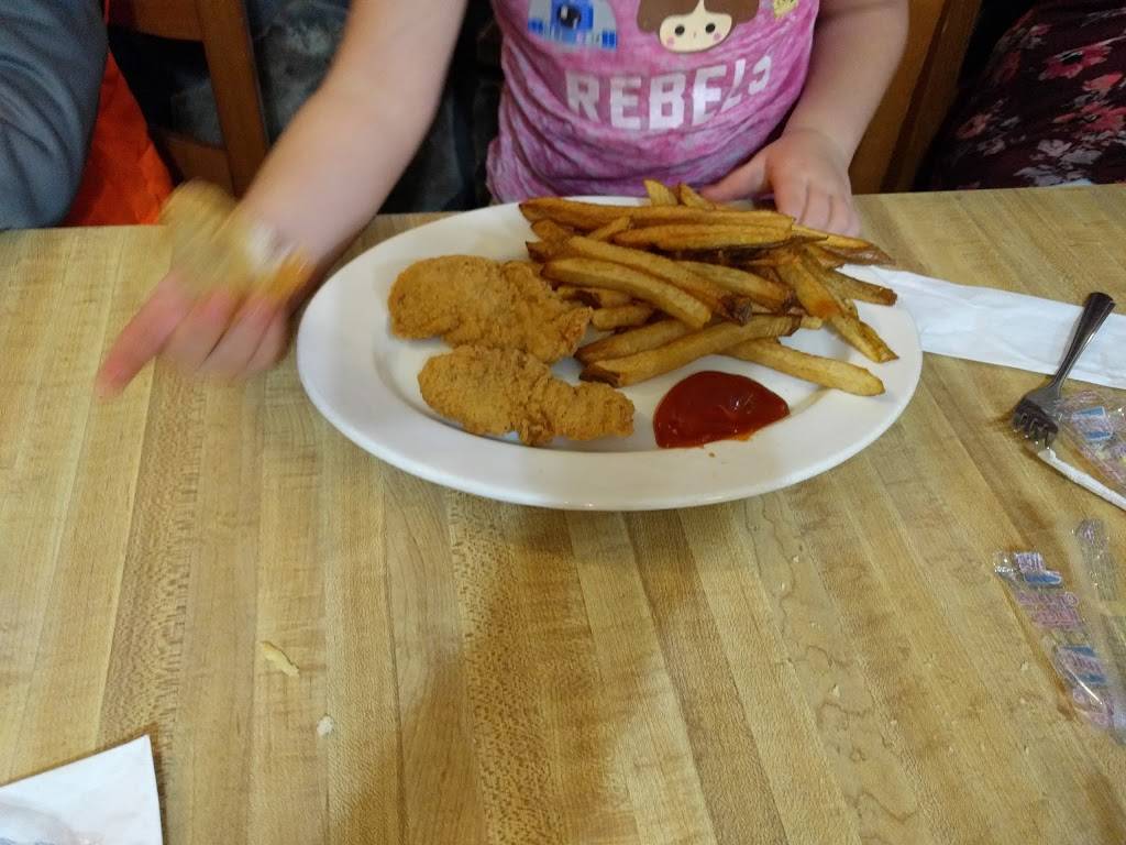 Deer Lodge Dining Room | restaurant | 7466 GA-17, Hiawassee, GA 30546, USA | 7068962726 OR +1 706-896-2726