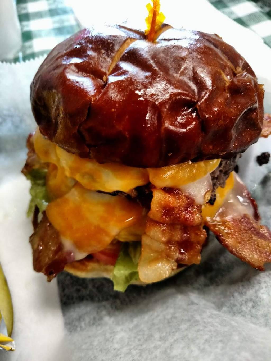 Scoobies | restaurant | 223 N Main St, Mishawaka, IN 46544, USA | 5742567090 OR +1 574-256-7090