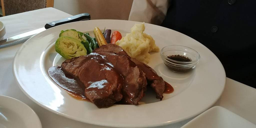 Chelsea | restaurant | 7 John St S, Mississauga, ON L5H 2E3, Canada | 9052714290 OR +1 905-271-4290