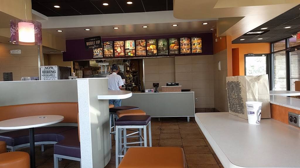 Taco Bell | meal takeaway | 3530 S Moorland Rd, New Berlin, WI 53151, USA | 2627856242 OR +1 262-785-6242