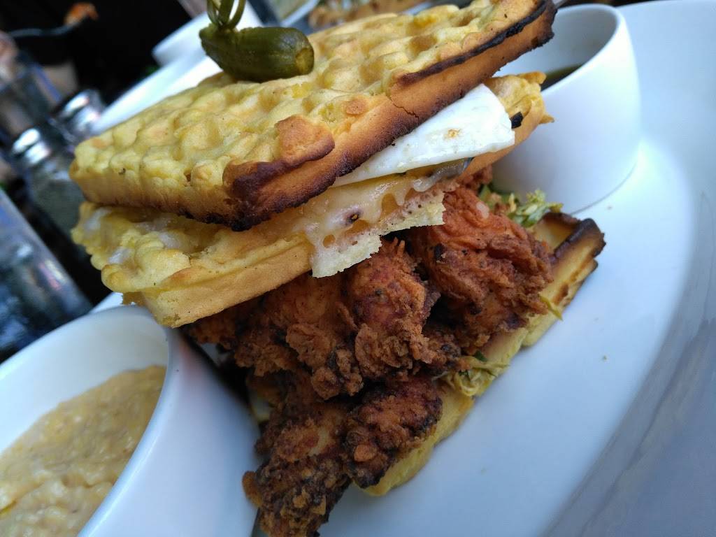 Five Horses Tavern | restaurant | 400 Highland Ave, Somerville, MA 02144, USA | 6177641655 OR +1 617-764-1655