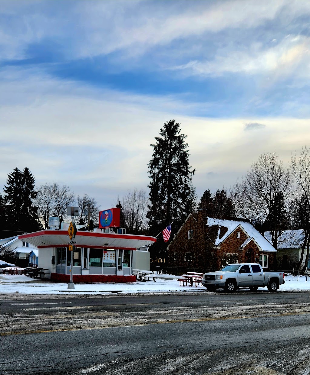 Rogers Ice Cream & Burgers | restaurant | 1224 Sherman Ave, Coeur dAlene, ID 83814, USA | 2089304900 OR +1 208-930-4900