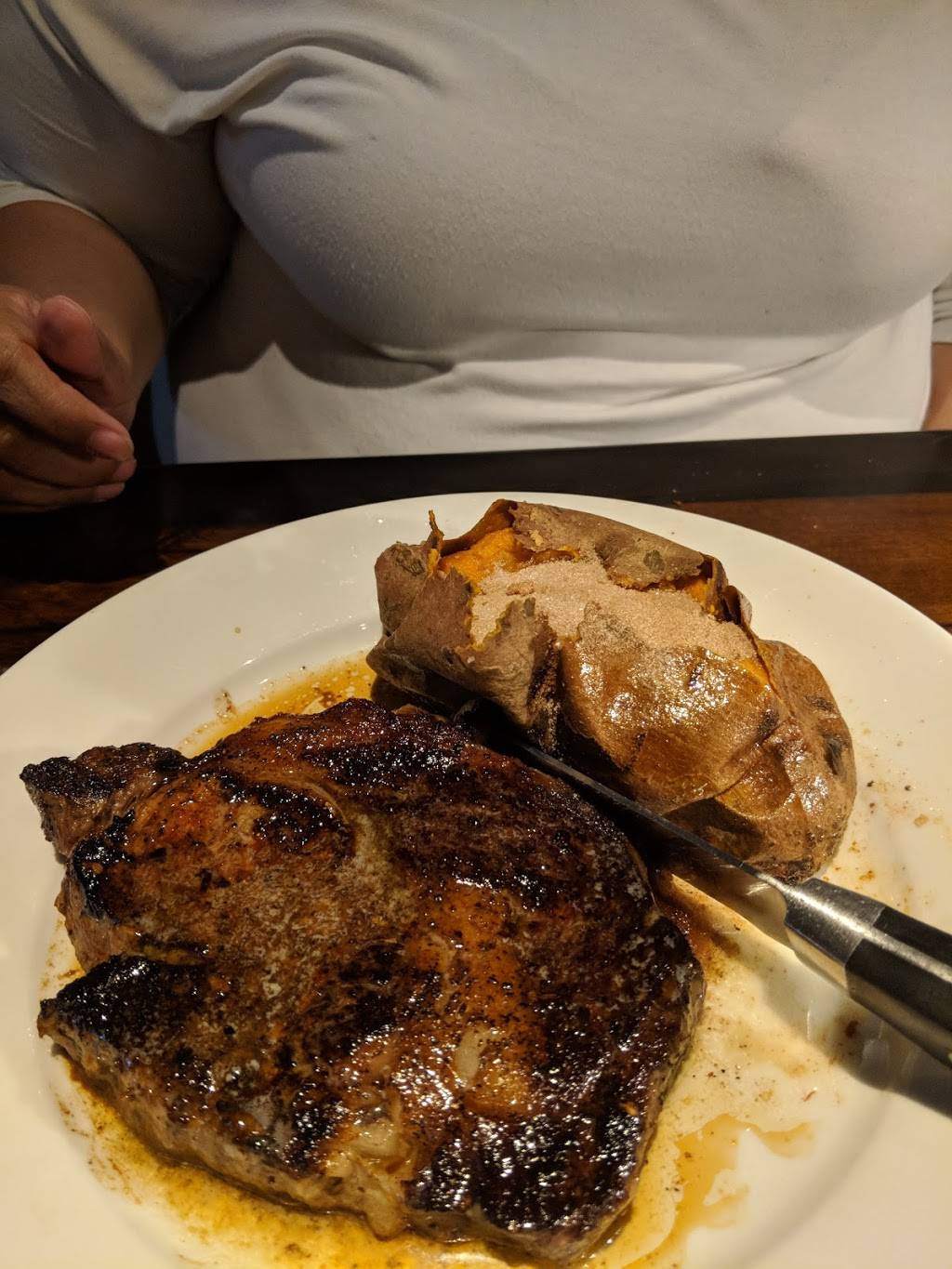 LongHorn Steakhouse | meal takeaway | 4695 St Johns Pkwy, Sanford, FL 32771, USA | 4073226614 OR +1 407-322-6614