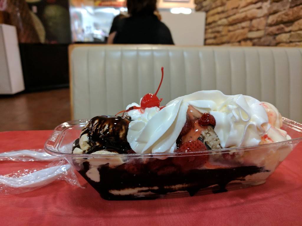 Braums Ice Cream & Burger Restaurant | restaurant | 1110 E, US-377, Granbury, TX 76048, USA | 8175737671 OR +1 817-573-7671