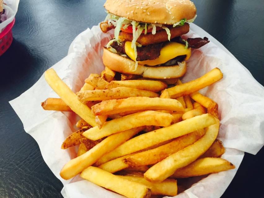 Jakes Burgers & More | restaurant | 1751 Oro Dam Blvd E, Oroville, CA 95966, USA | 5305348588 OR +1 530-534-8588