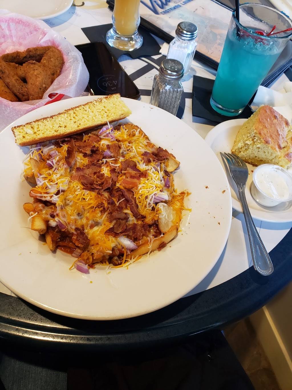 Vitas Cafe & Castaway Lounge | restaurant | 632 Lake Dr, Coldwater, MI 49036, USA | 5172386228 OR +1 517-238-6228